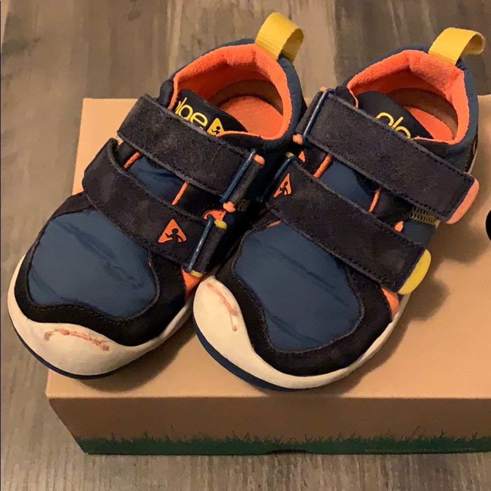 Plae sneakers